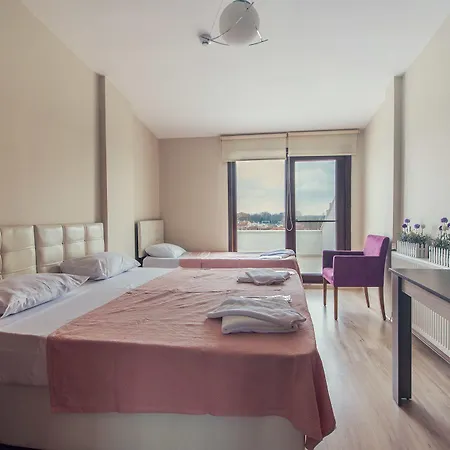 Adres Karaagac アパートホテル 3*