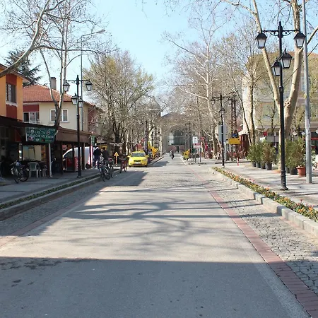 Adres Karaagac アパートホテル